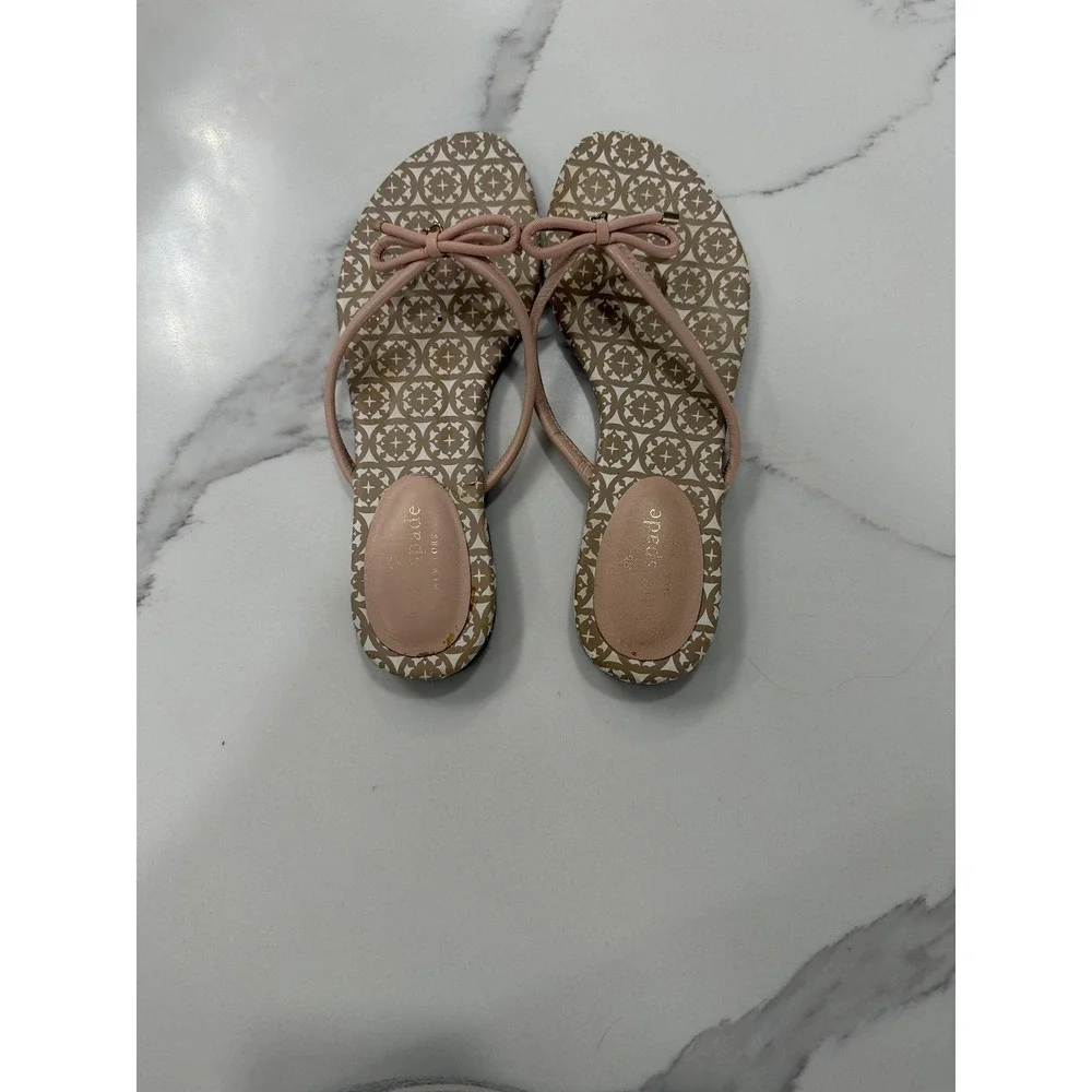 Kate Spade Sandals Shoes Womens‎ Size 7 Beige Pink Bow Thong Logo Print Flat